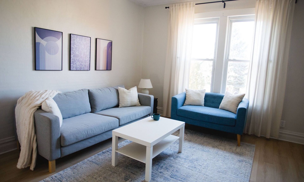 Avondale House | Cozy 2 Bedroom Home Near Downtown & Wrigley Field