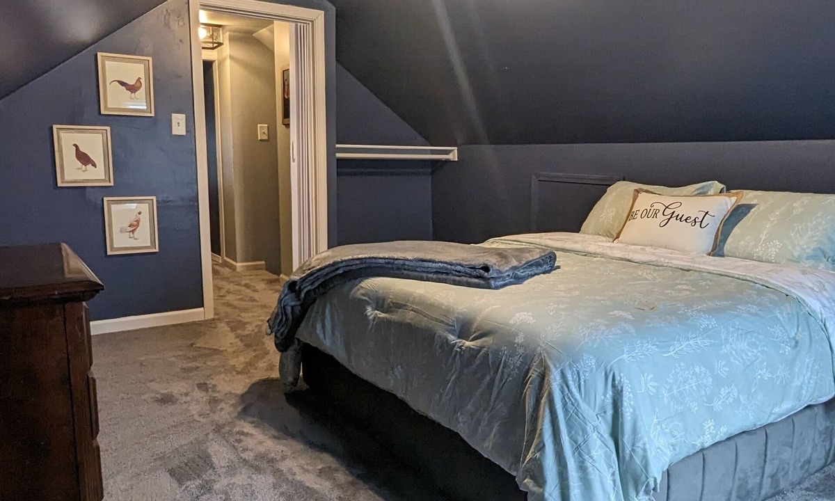 Beach Park House | Cozy 2 bedroom home with a study.