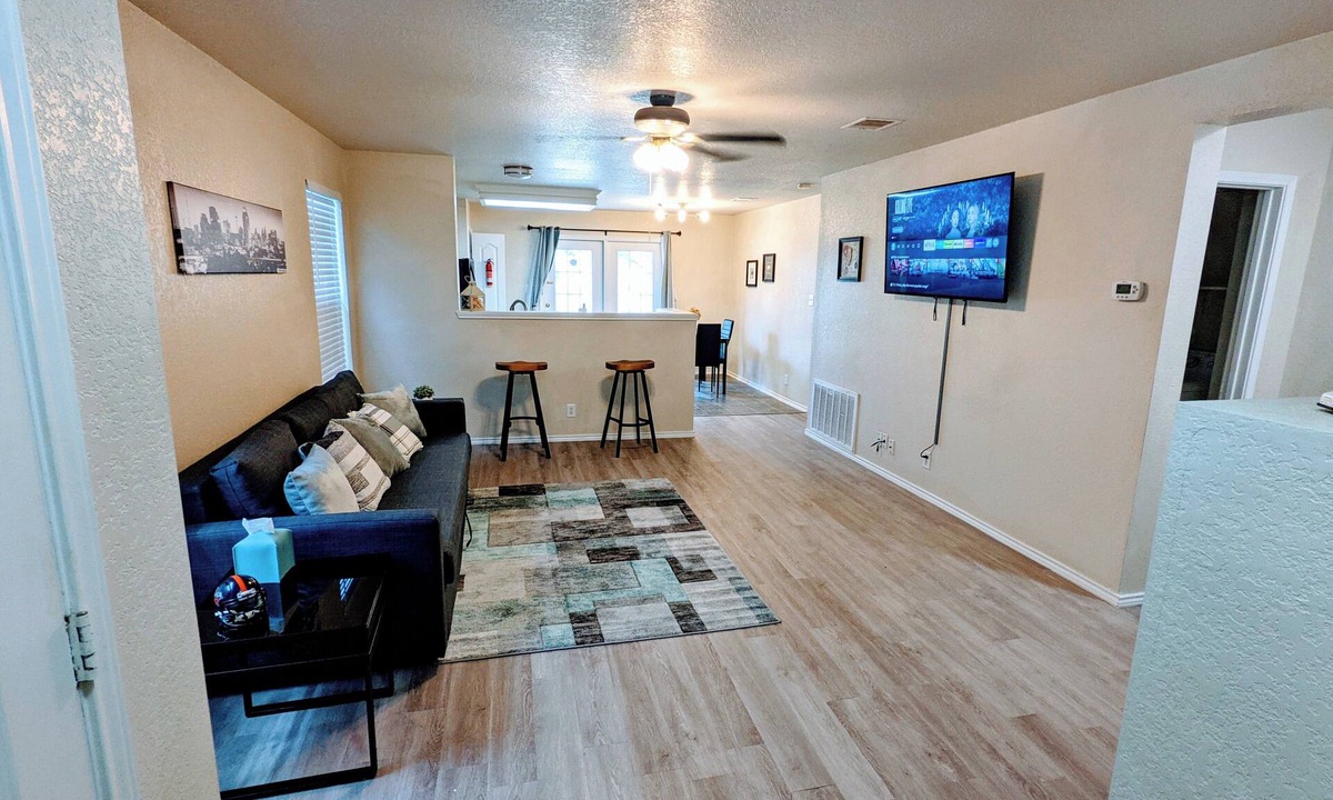 Wetmore House | Cozy 2-bedroom home, North East San Antonio