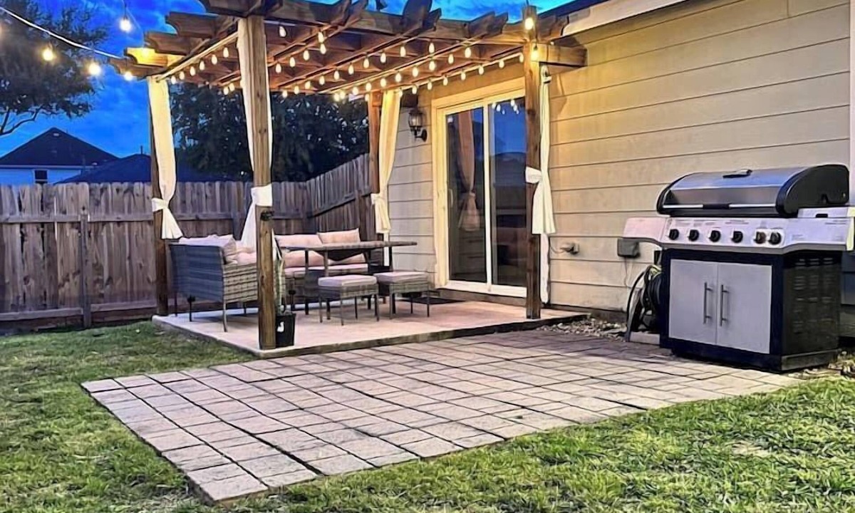 Houston House | Cozy 2-Bedroom Home w/Study Room near IAH Airport