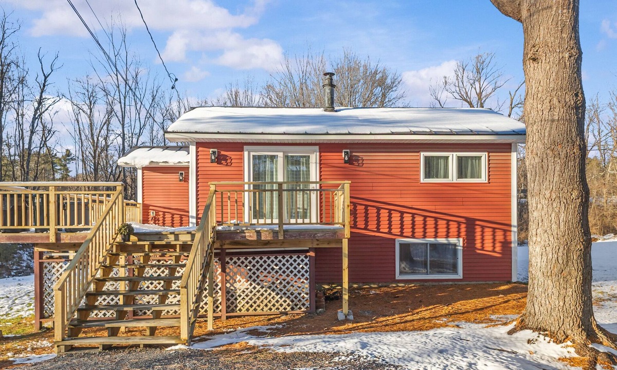 Stowe Hollow House | Cozy 2-bedroom house beside a gentle stream in serene Stowe with AC