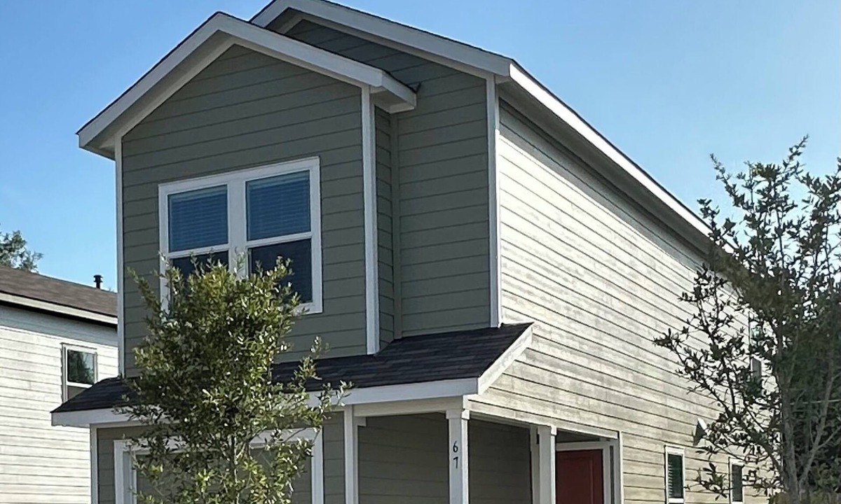 Lockhart House | Cozy 2-bedroom house in beautiful Lockhart - walking distance to Historic Center