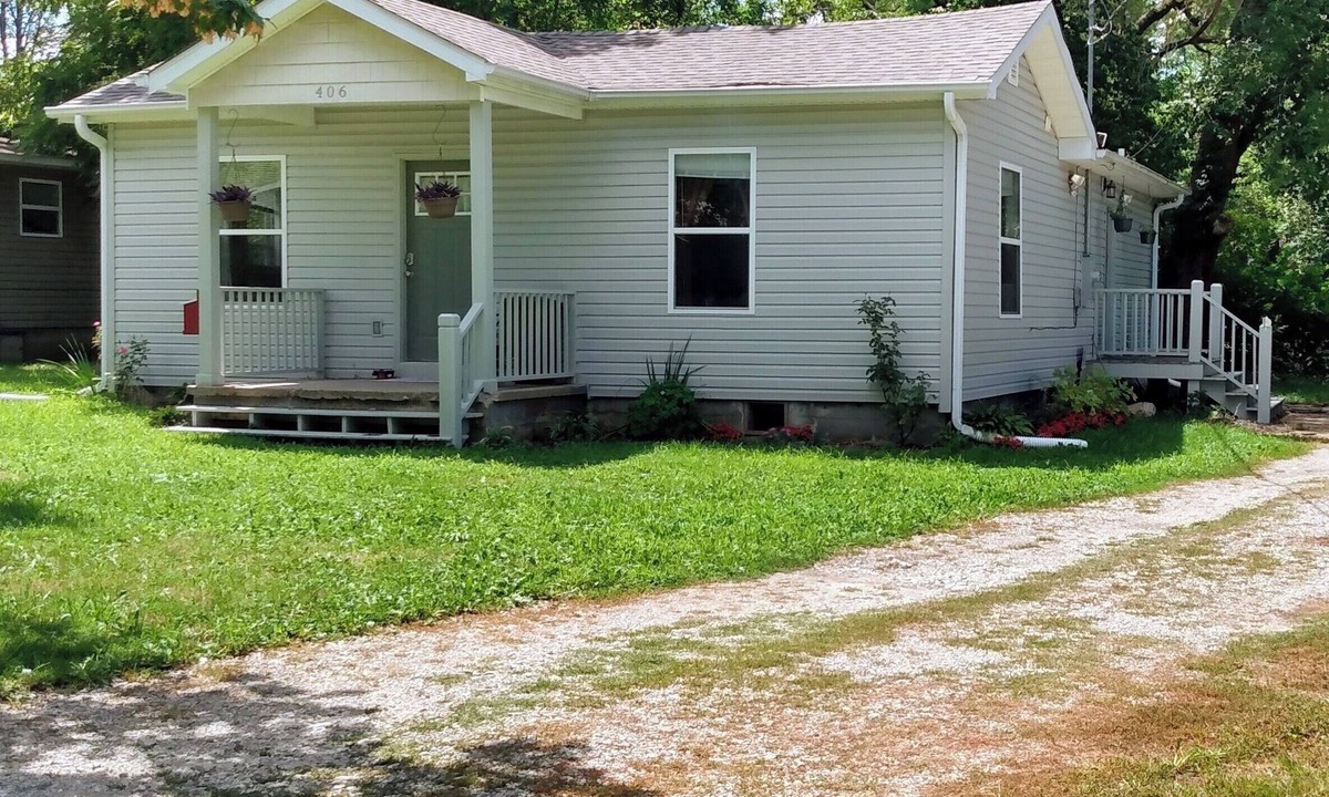 Cuba House | Cozy 2-bedroom house in Cuba, MO.