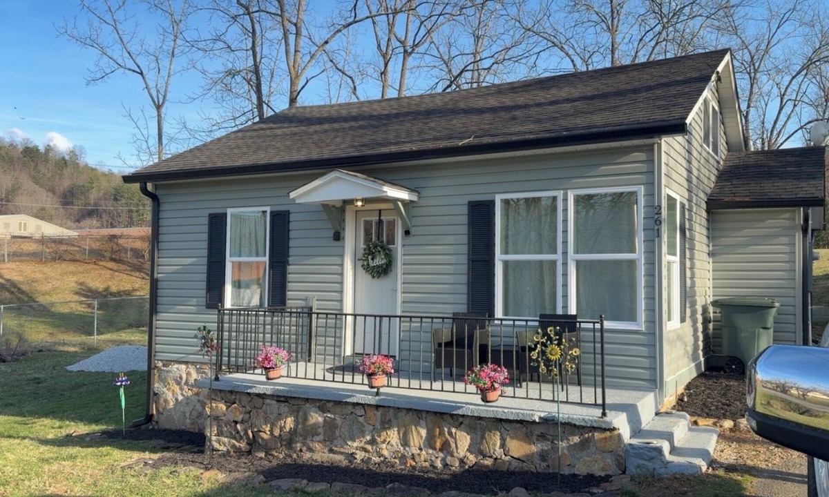 Andrews House | Cozy 2-bedroom house in beautiful Andrews,NC
