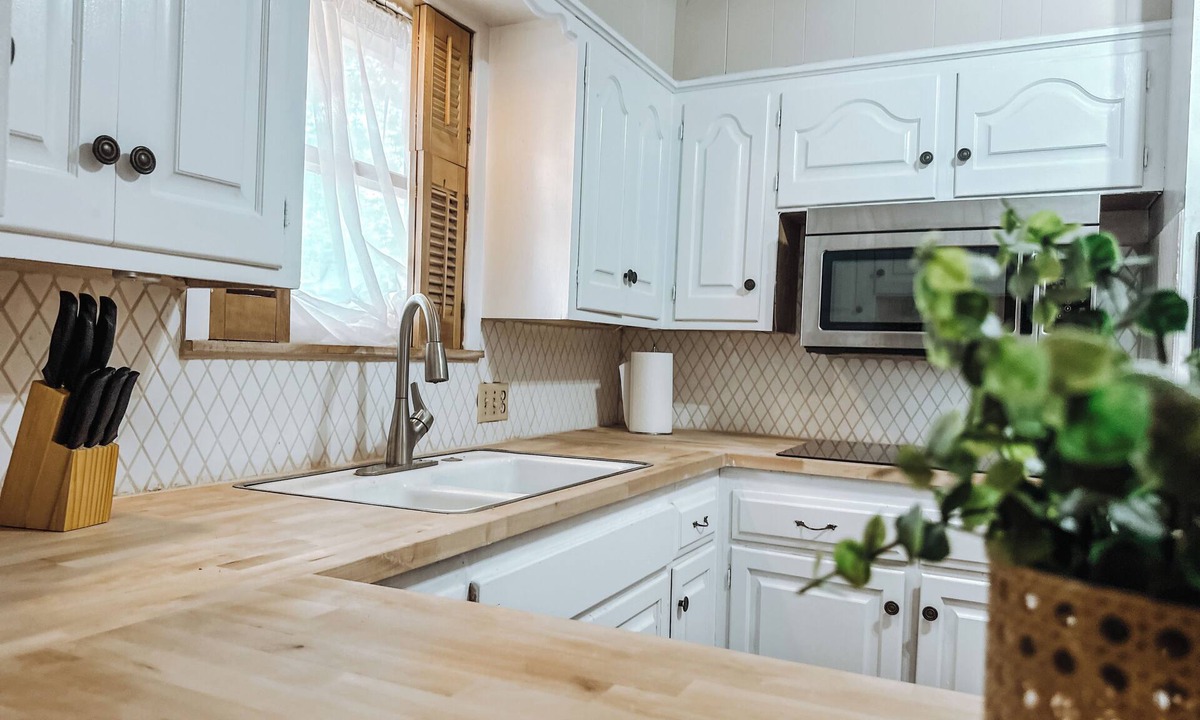Vernon House | Cozy 2-bedroom house in Vernon.