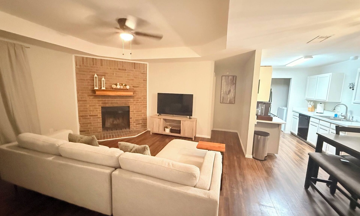 South Arlington House | Cozy 2-bedroom house in serene Arlington with AC