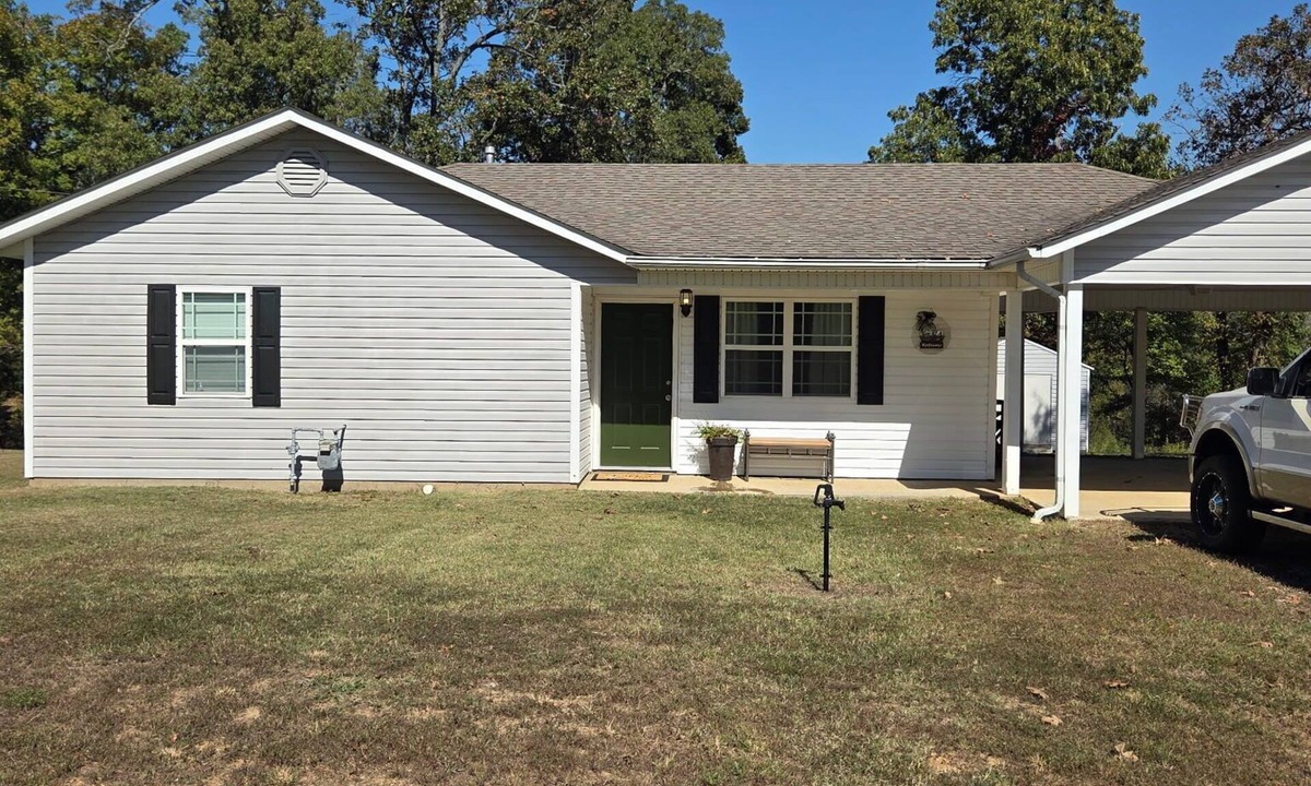 Pocahontas House | Cozy 2-bedroom house in beautiful Pocahontas with AC