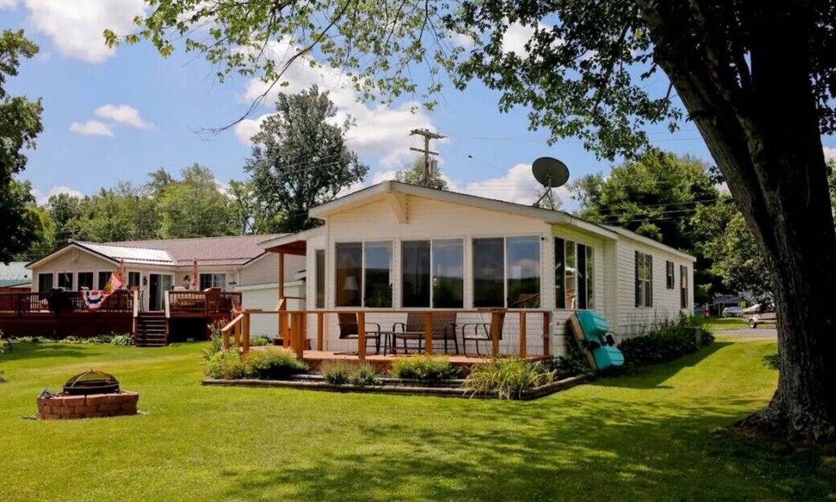 Bradford Cottage | Cozy 2 bedroom Lake Cottage on Lamoka Lake in Bradford New York