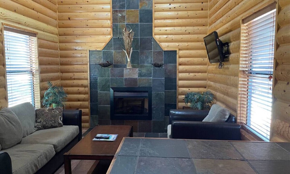Pottsboro Cabin | Cozy 2 Bedroom Lakeview Cabin: Cabin B