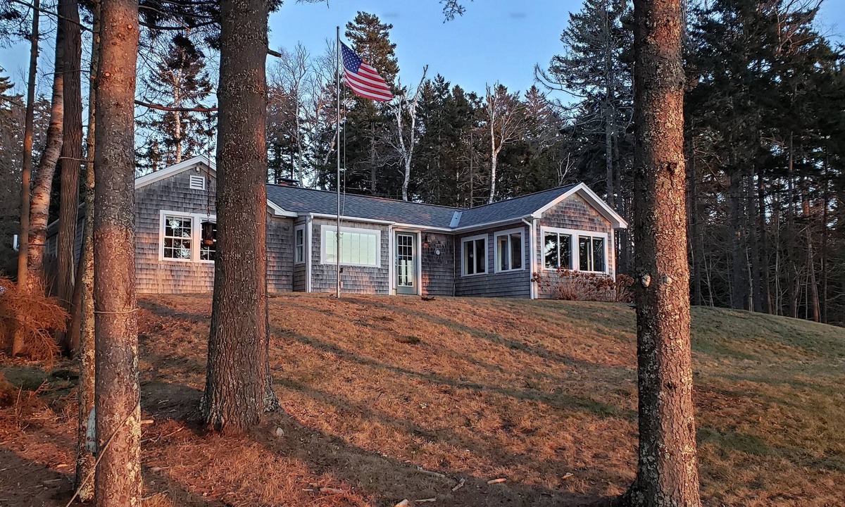 Friendship House | Cozy 2-Bedroom Oceanfront Home