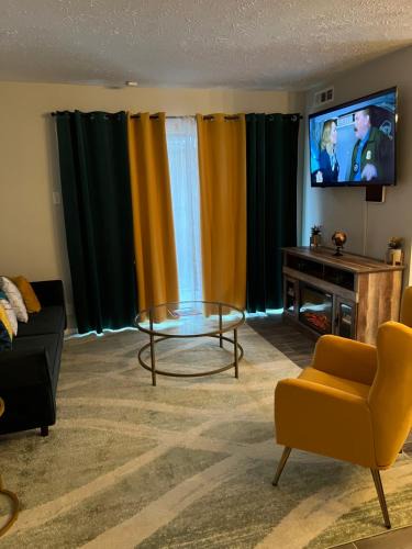 Oak Lawn Apartment | Cozy 2-Bedroom Property in the heart of Dallas