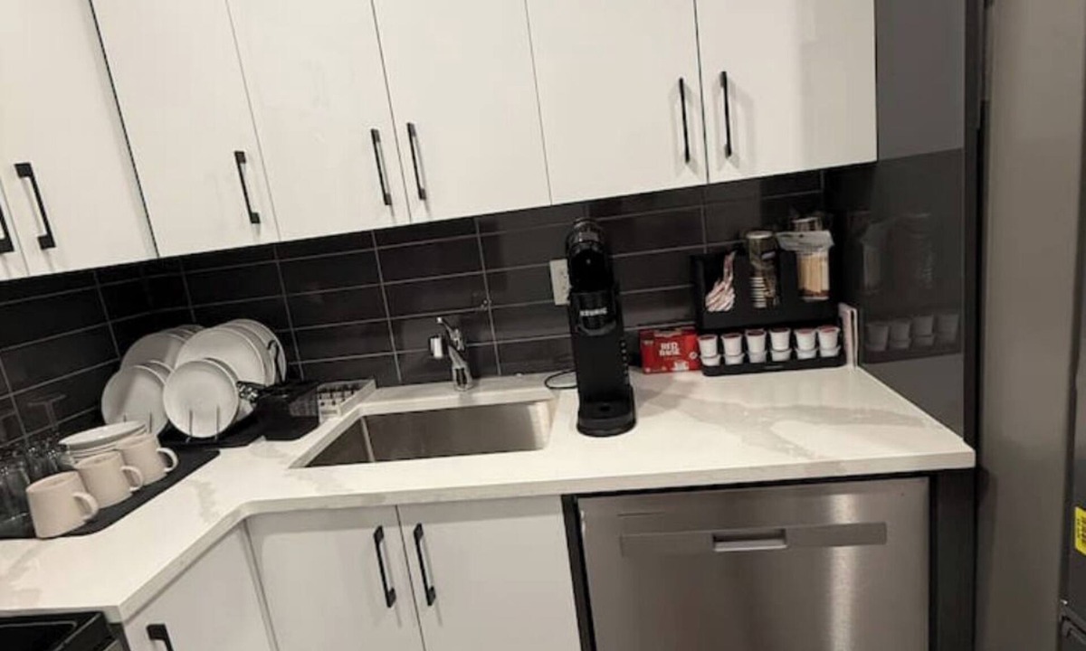 Sage Hill House | Cozy 2-Bedroom Short-Term stay in Calgary, AB. Canada.