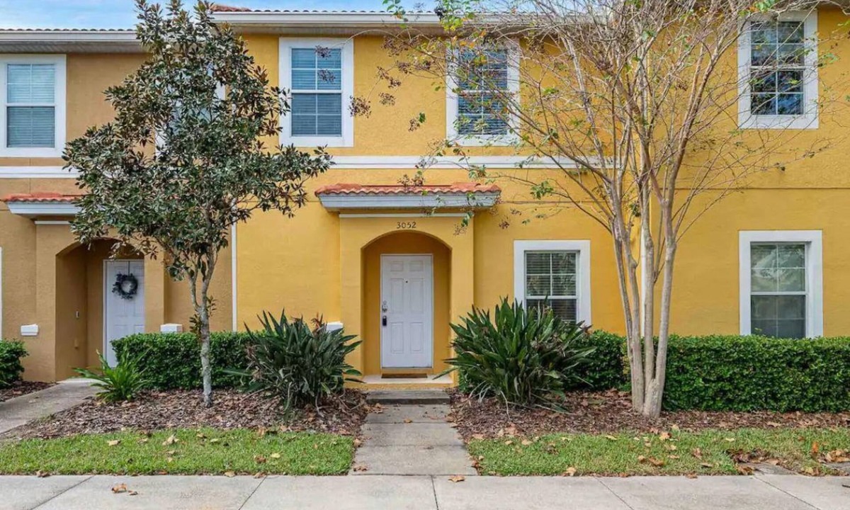 Sunset Lakes House | Cozy 2-bedroom townhome in lovely gated community in Kissimmee- Close to Disney.