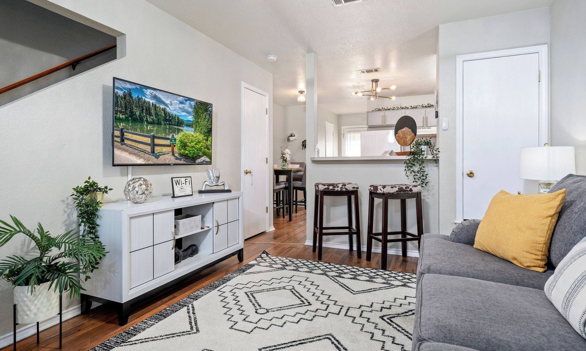 Killeen House | Cozy 2-bedroom Townhome in Lovely Killeen with AC, WiFi, Parking