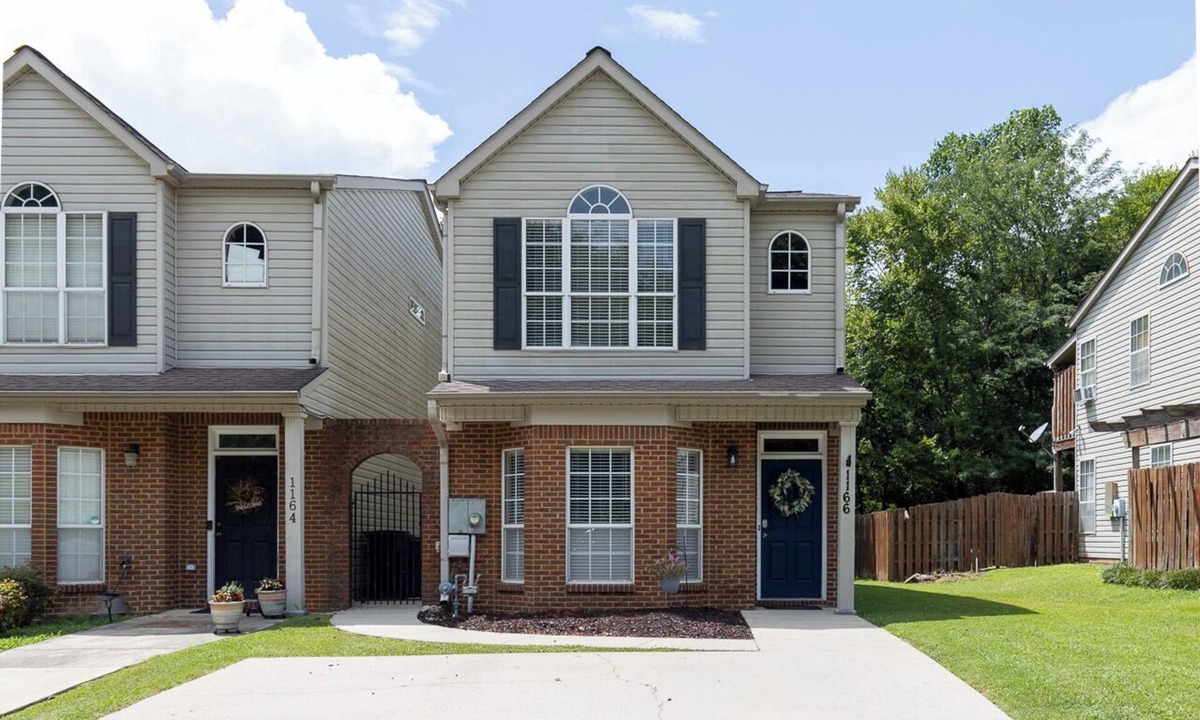 Pelham House | Cozy 2-bedroom townhome in charming Pelham