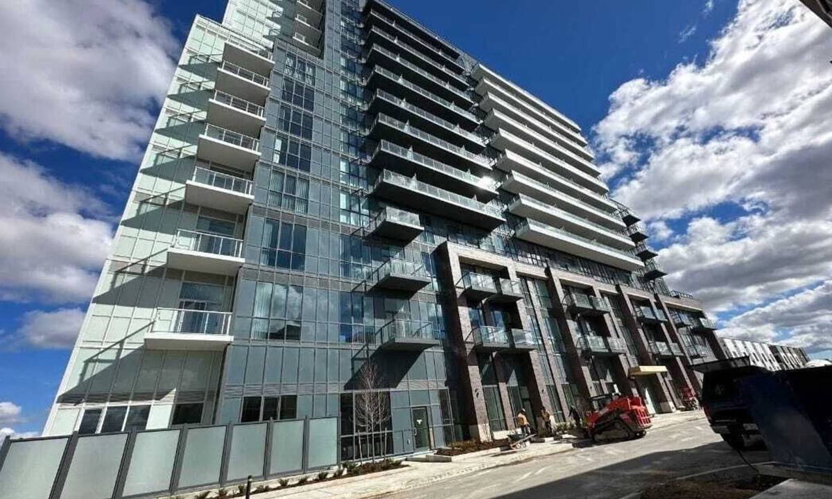 Vaughan Condo | COZY 2 BEDROOMS nONE FULL BATH IN THE NEW DOWNTOWN VAUGHAN, MINS FROM SUBWAY