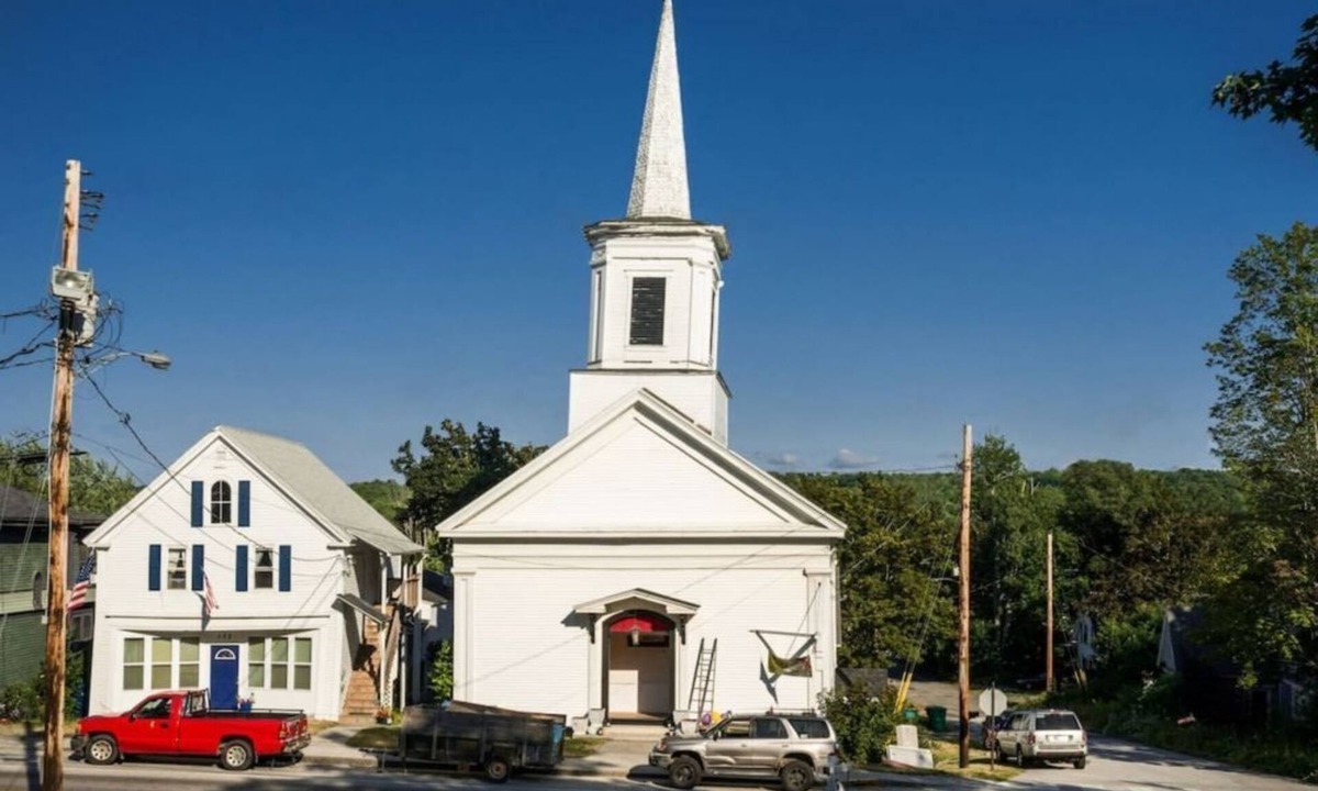 Winterport House | Cozy 2 BR by River, Crooked Steeple Hall