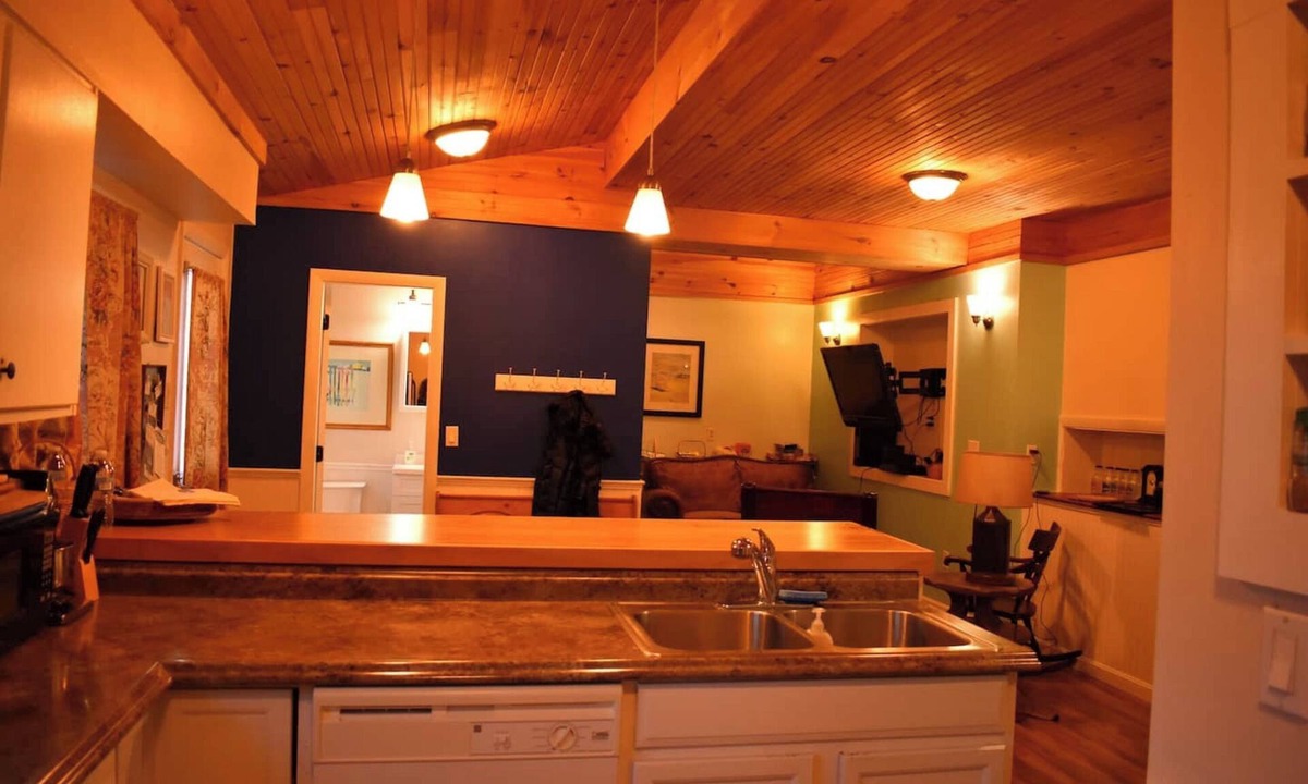 Winterport House | Cozy 2 BR by River- Crooked Steeple Hall