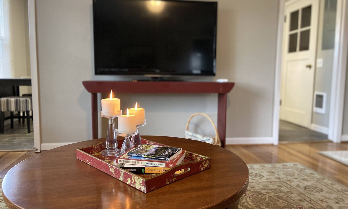 Jennings Lodge House | Cozy 2 br. Close to River