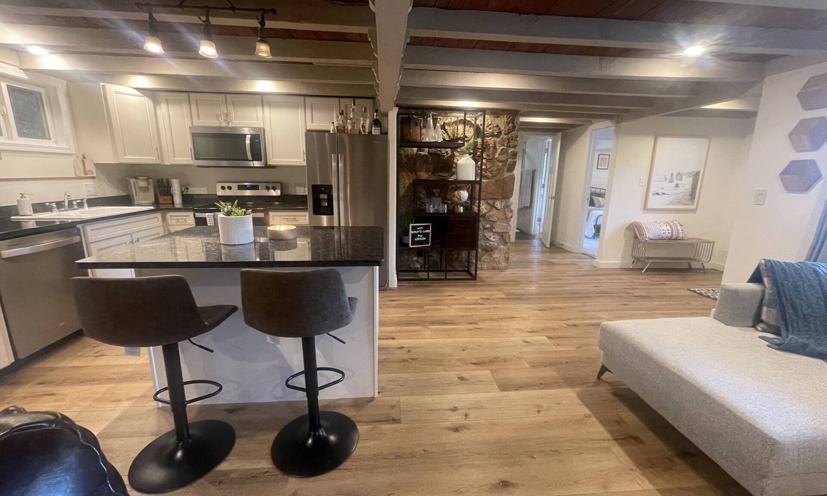 Osage Beach Cottage | Cozy 2-BR lake view house with hot tub!