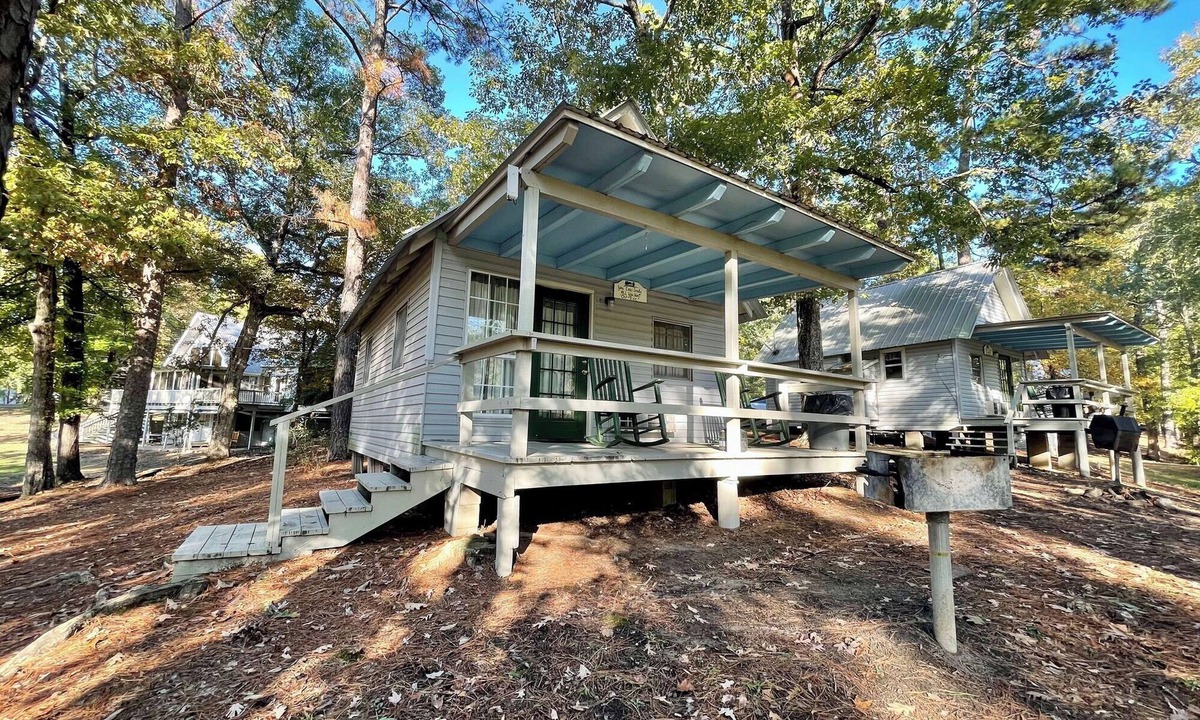 Zwolle Cabin | Cozy 2-Guest Retreat with Kitchen, Vaulted Ceilings & Private Pond Views