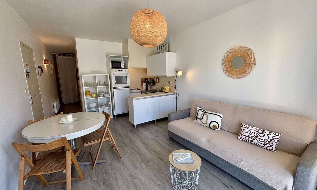 Port-la-Nouvelle Apartment | Cozy 2-Room Apartment, 250m from Beach, Terrace, Private Parking, Sleeps 4