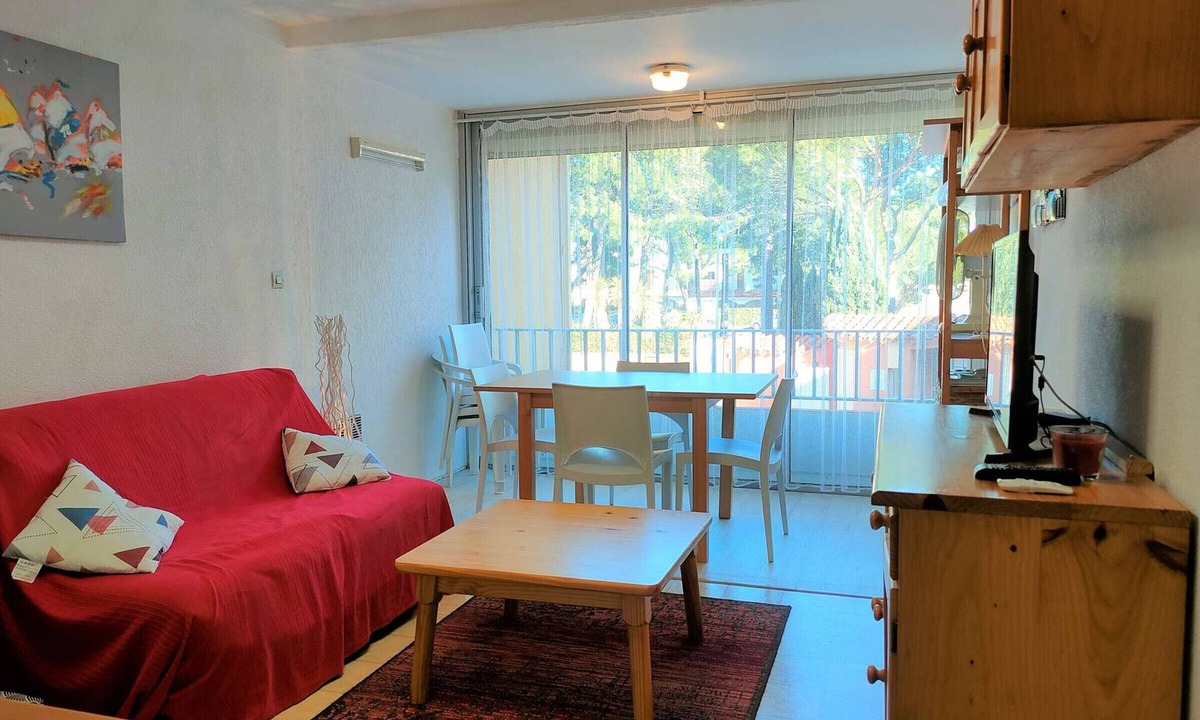 Argeles Plage Apartment | "Cozy 2-Room Apartment with Cabin, Pool Access, Near Beach & Shops - Sleeps 6"