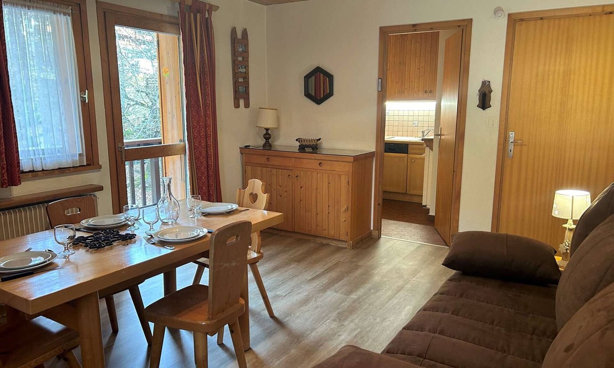 Meribel Apartment | Cozy 2-Room Apartment - 100m from Ski Slopes, Near Shops - Pets Welcome