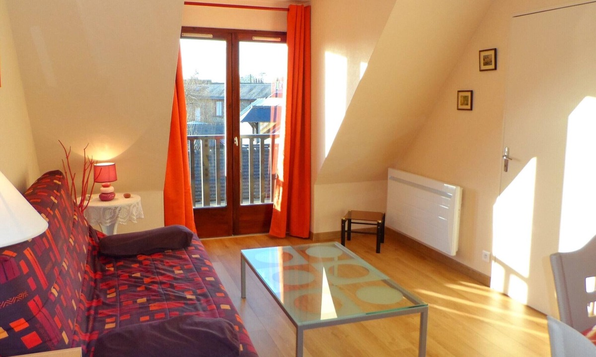 Cabourg Apartment | Cozy 2-Room Apartment Near Cabourg Thalassotherapy, Sleeps 4, Pet-Friendly, Balcony