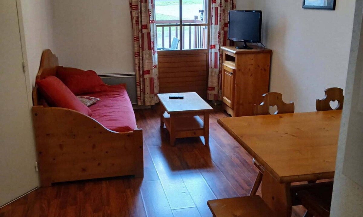 Vignec Apartment | Cozy 2-room apartment with terrace and pool in Vignec