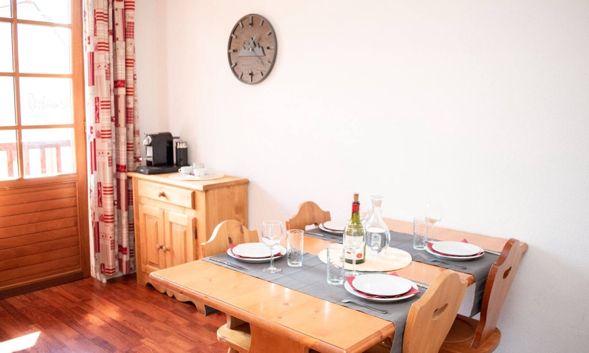 Vignec Apartment | Cozy 2-room + balcony for 6 in Vignec