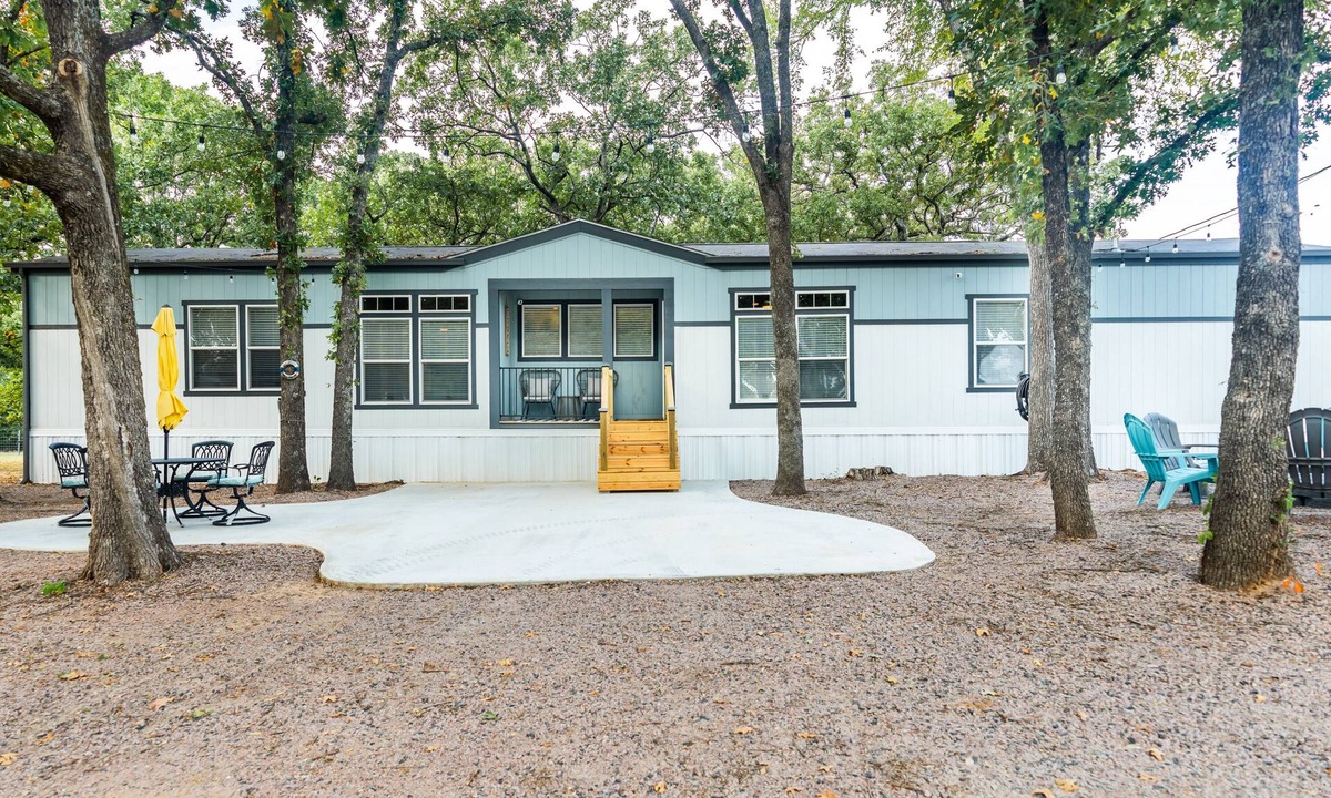 Kingston Cabin | Cozy 2021 Lake Texoma Cabin Close To Everything!