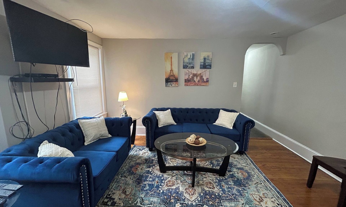 Rittenhouse Row Apartment | Cozy 2BD/2BA near Rittenhouse sq