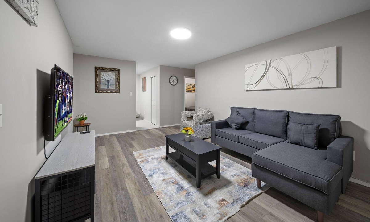 Hazel Park Apartment | Cozy 2BD Apartment Near Ferndale