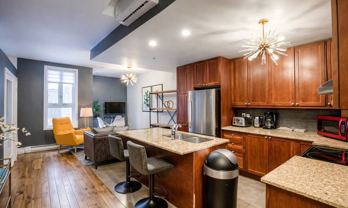 International District Apartment | Cozy 2BD loft Hotel Suite-Old Montreal B3