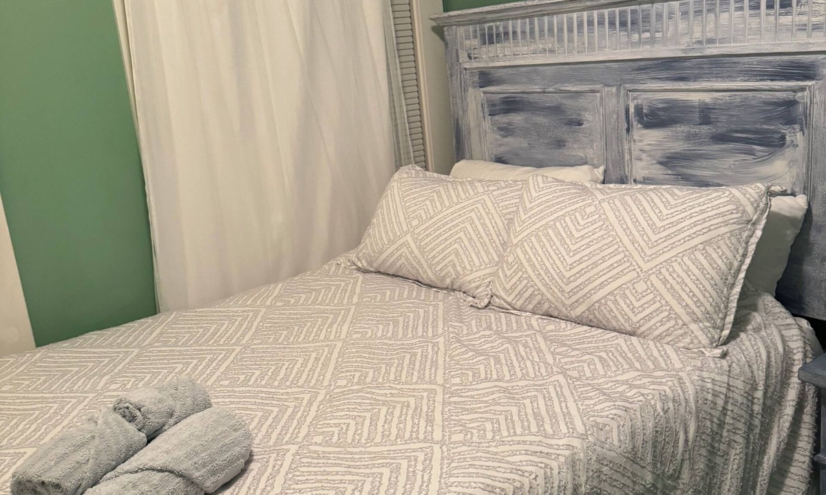 New London Apartment | Cozy 2Bedroom Apt with Rustic Charm in the Heart of New London Historic District