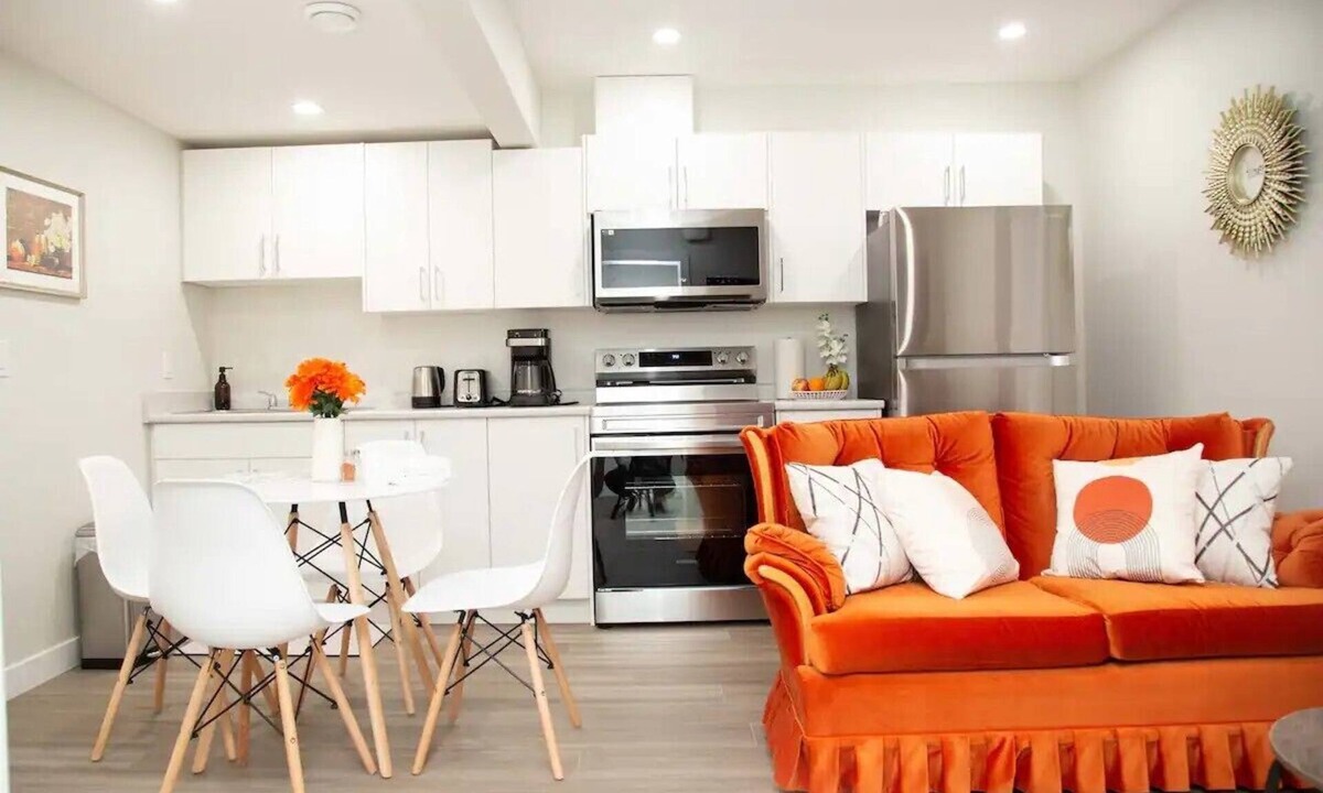 Saskatoon House | Cozy 2bedroom Suite close to the Airport
