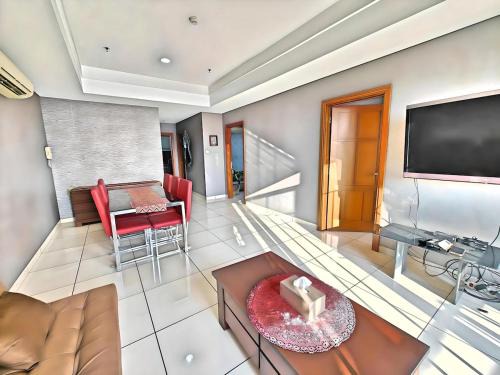 Menteng Apartment | Cozy 2BR 1 et Cikditiro Menteng Apt with Pool and Gym by 2ndHome