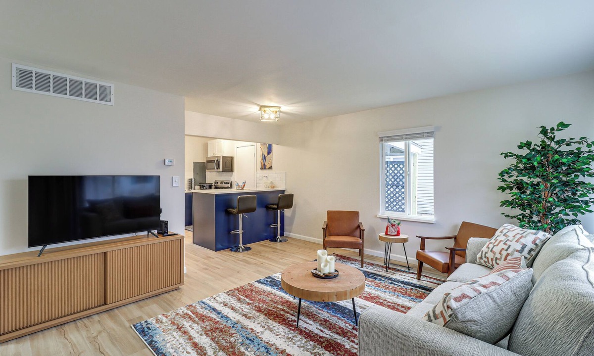 Oak Park House | Cozy 2BR/1BA Ranch - Near Downtown Royal Oak