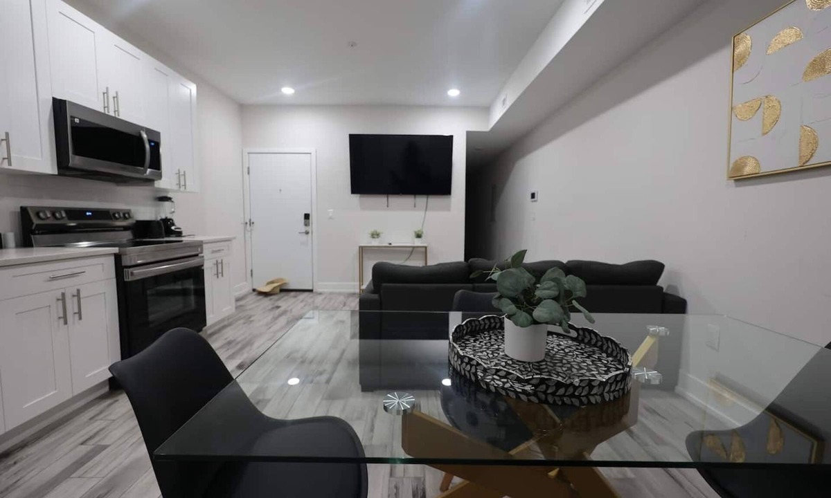 East Parkside Apartment | Cozy 2BR/2BA in East Parkside with queen beds, full kitchen, smart TV—minutes from Zoo, museums, and Center City