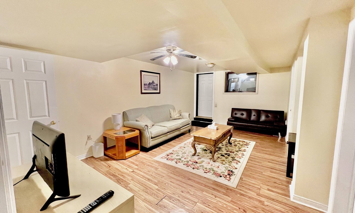 Sharon Apartment | Cozy 2BR Basement Apt in Newmarket