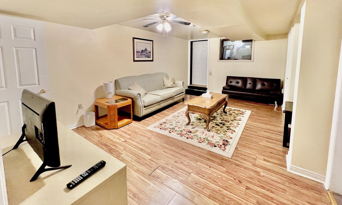 Sharon Apartment | Cozy 2BR Basement Apt in Newmarket