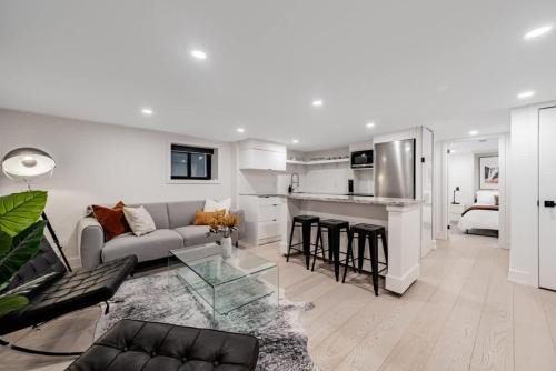 Leslieville Apartment | Cozy 2BR Basement Suite in Leslieville