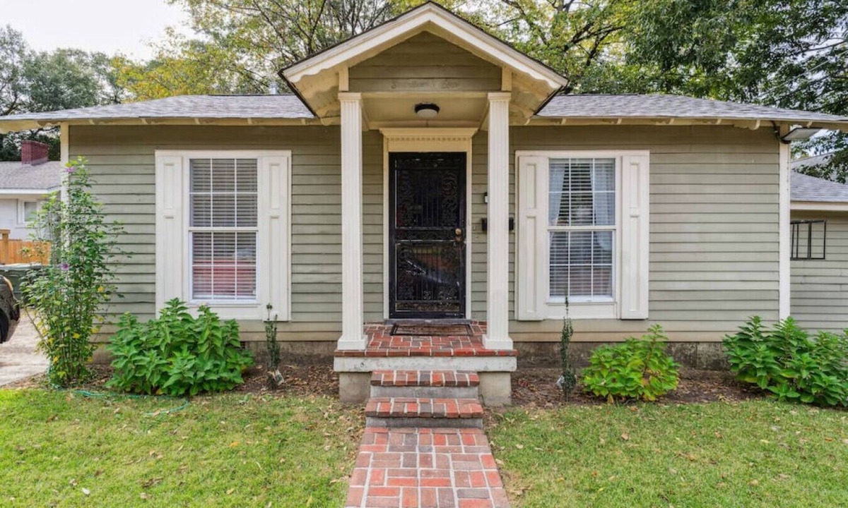 Central Gardens House | Cozy 2BR Bungalow + Midtown Memphis
