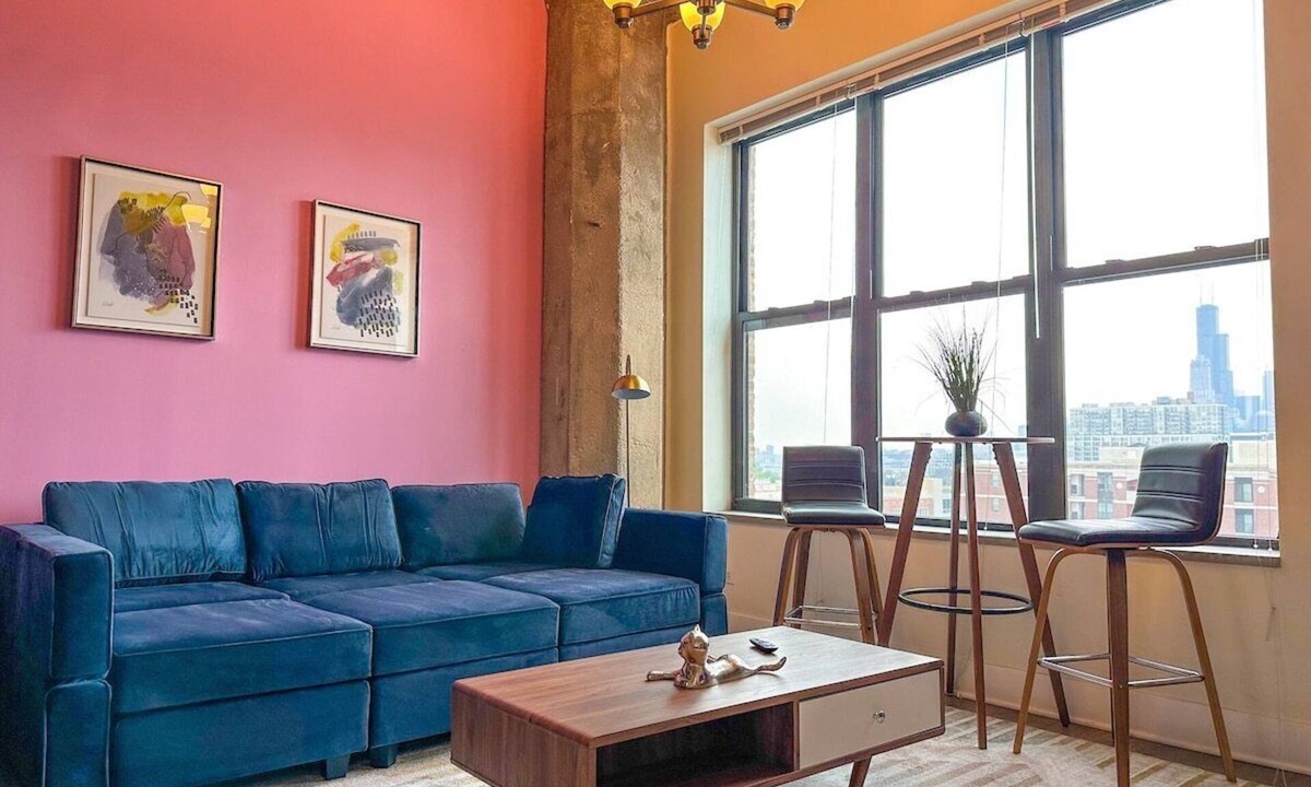 Near South Side Apartment | Cozy 2BR Chicago Skyline Views Near Museum Campus & McCormick Place