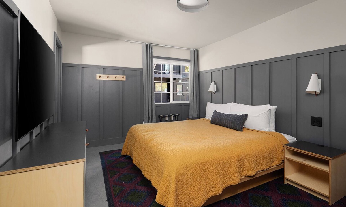 Lakeside Park Hotel | Cozy 2BR Family Room w/Bunk Beds Steps from Ski Slopes & Winter Activities