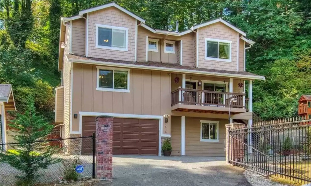 Auburn House | Cozy 2BR Forest Home w/King Bed