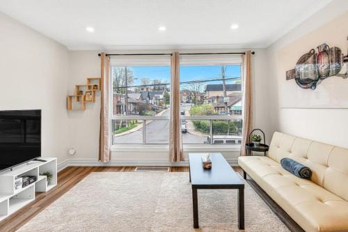 Keelesdale - Eglinton West House | Cozy 2BR Home with Workspace Toronto Retreat