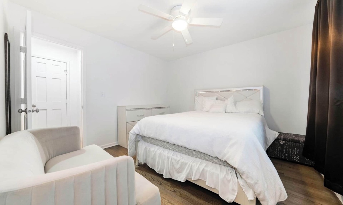 Sandwich Apartment | Cozy 2BR in Sandwich | Kitchen + Smart TV