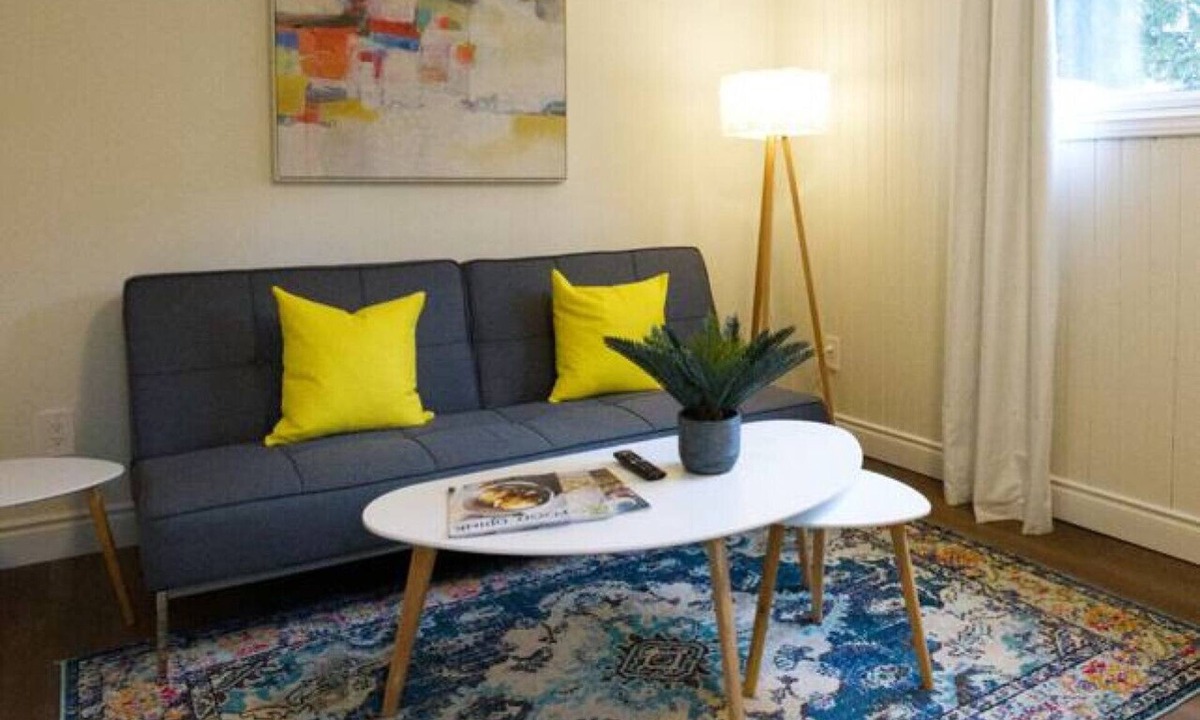 South London House | Cozy 2BR in Wortley Village + 2-car Parking + WiFi